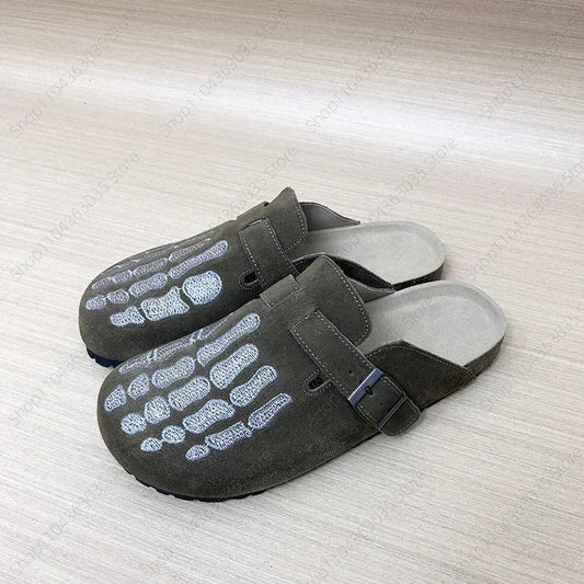 2025 bone embroidered flat shoes, fashionable women's slippers, new niche design, casual and comfortable, wearing with toe caps
